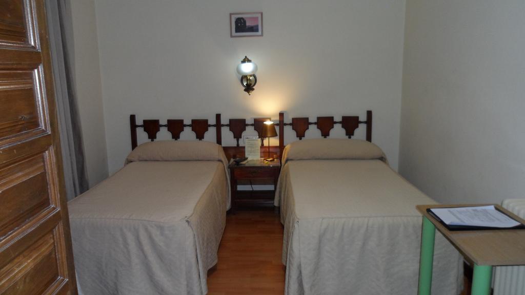 Hostal Coruna アストルガ 部屋 写真