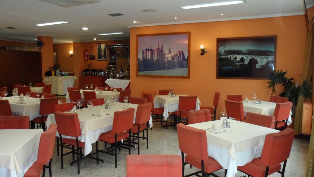 Hostal Coruna アストルガ エクステリア 写真