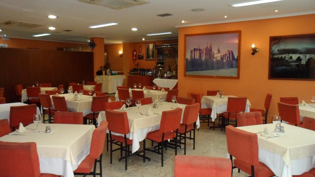 Hostal Coruna アストルガ エクステリア 写真