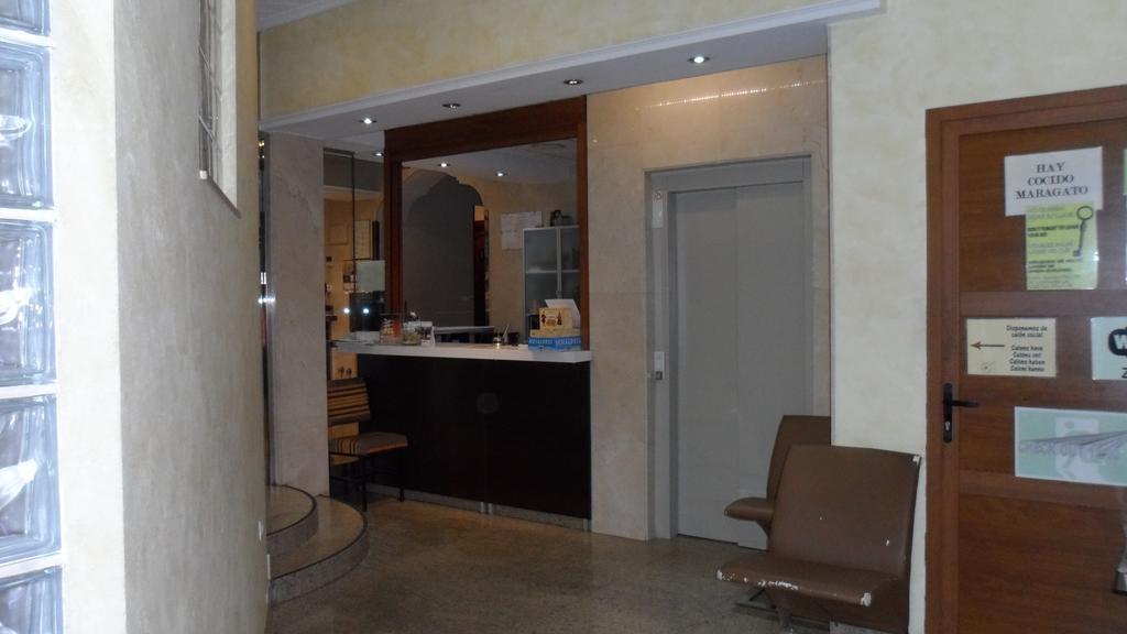 Hostal Coruna アストルガ エクステリア 写真