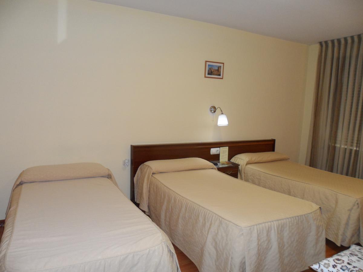 Hostal Coruna アストルガ エクステリア 写真