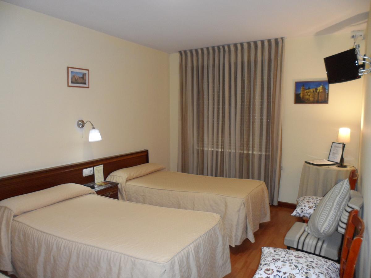 Hostal Coruna アストルガ エクステリア 写真