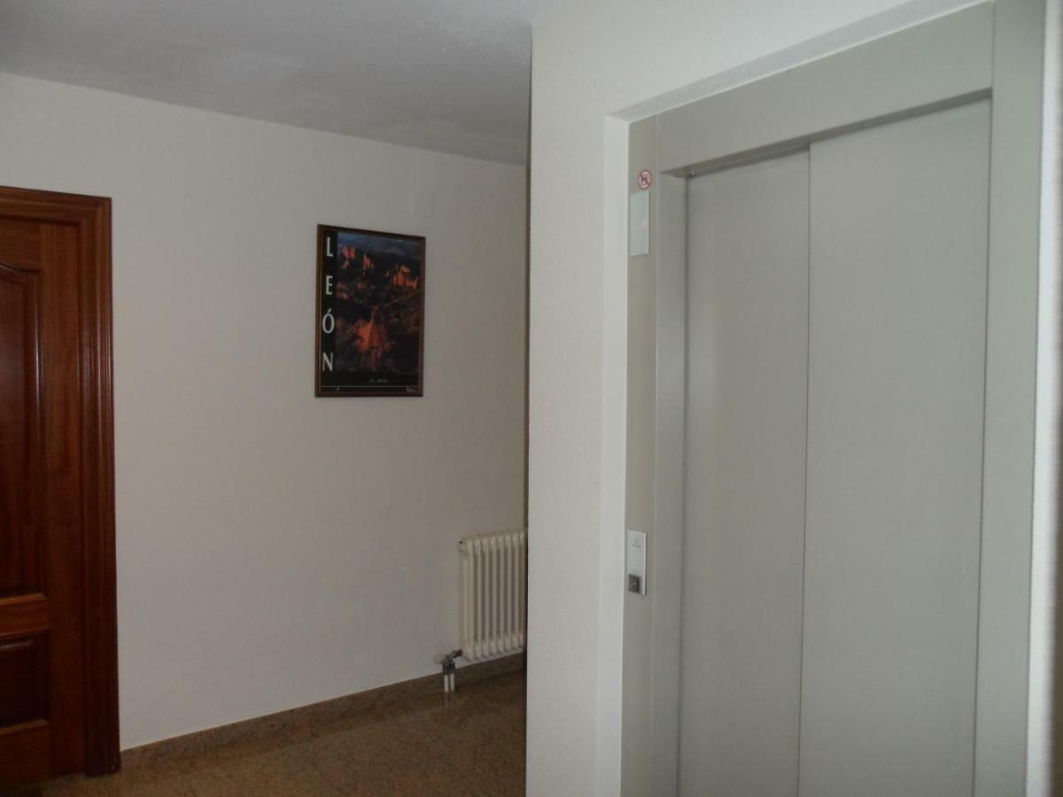 Hostal Coruna アストルガ エクステリア 写真