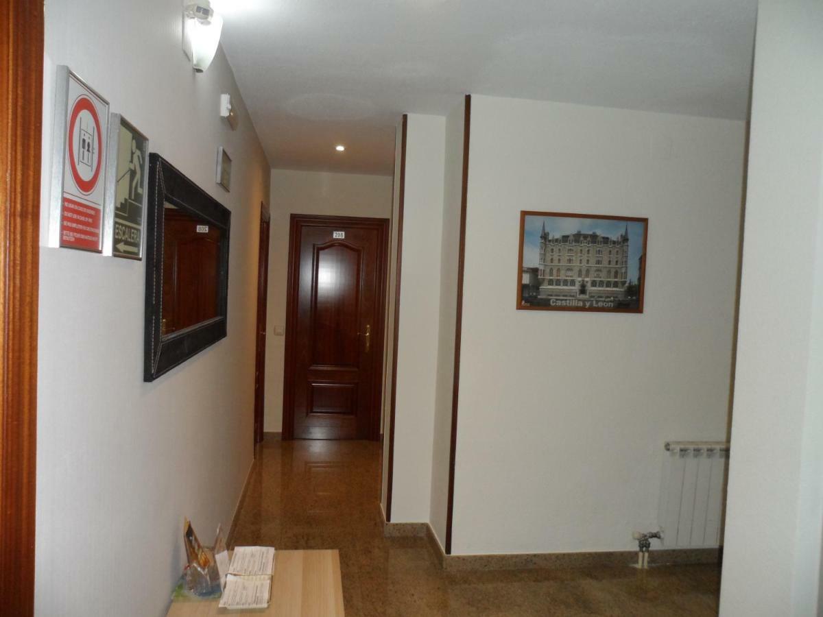 Hostal Coruna アストルガ エクステリア 写真