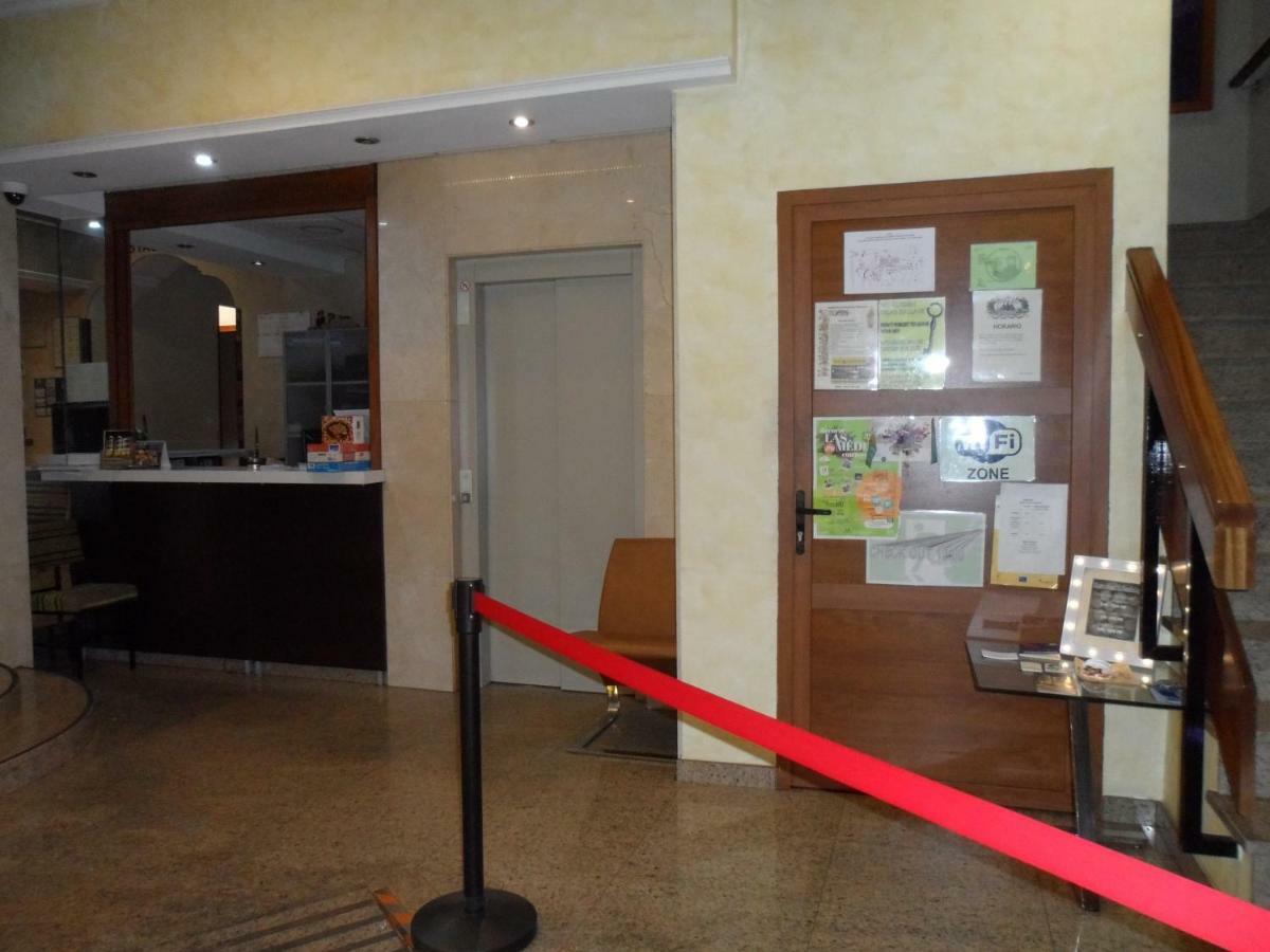 Hostal Coruna アストルガ エクステリア 写真